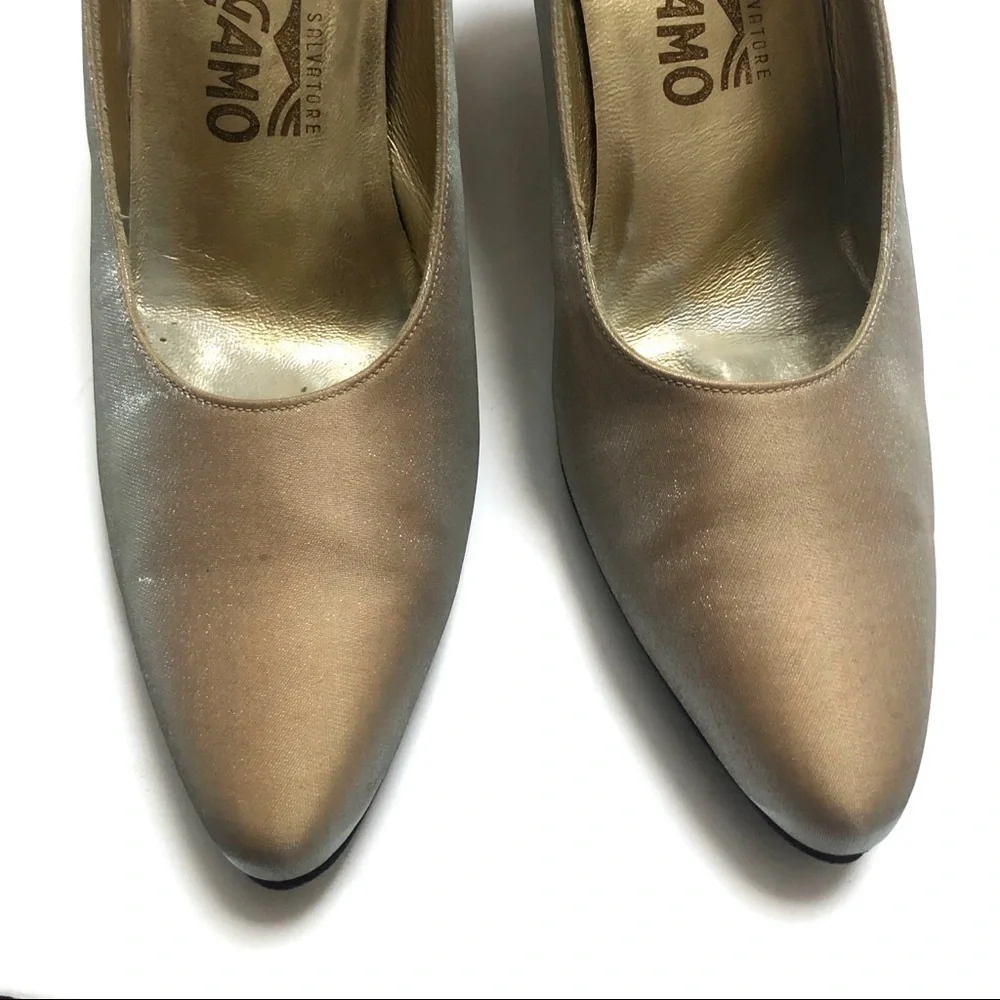Salvatore Ferragamo Vintage Gold Satin Pumps Size 9AA Made in Italy Heels